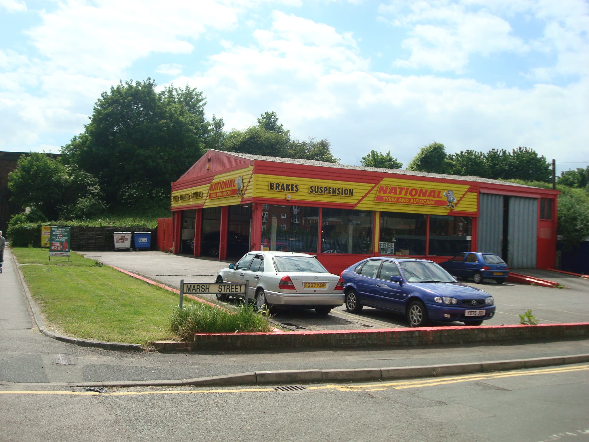 National Tyres and Autocare garage on Station Road, Strood, Kent, offering tyres, exhausts, batteries, brakes and suspension servicing.